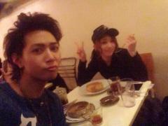 山田ジェームス武と近藤あやの従兄弟ルーム。