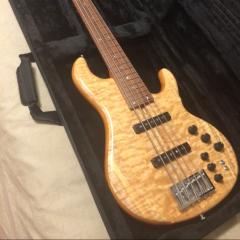 皆のギター！ベース！を見せてくれ！