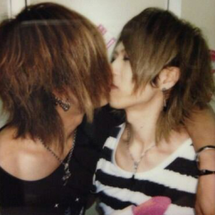 みほ(´・∀・`)vV