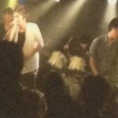 無口なドラマー