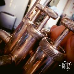 ユーフォニアム吹いてる人！