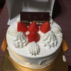 仕事終わりに職場のみなさんからサプライズで誕生日ケーキ頂きました