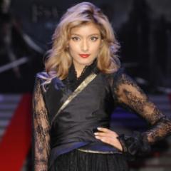 ローラ