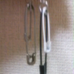 安全ピンピアスひさ