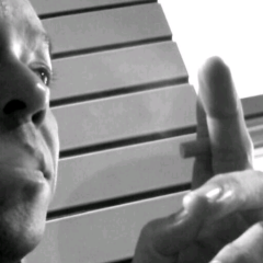 (｢-ω-)｢ でーすけ