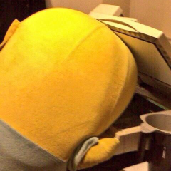 ┫￣旦￣┣　ﾛﾎﾞにやり！