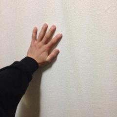 壁ドンの練習しすぎて骨折れた