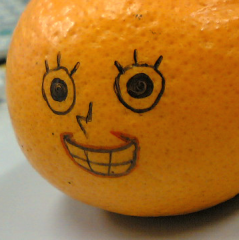 光るミカンのおもちゃ箱