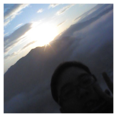 寝れない、だから構ってください～(´；ω；`)