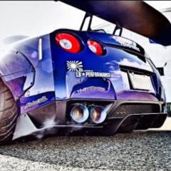 車好きな人~ﾍ(´ー｀*) ｶﾓｰﾝ