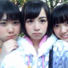 握手会で騒ぎまくってる３人娘です。