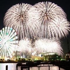 名港水上芸術花火