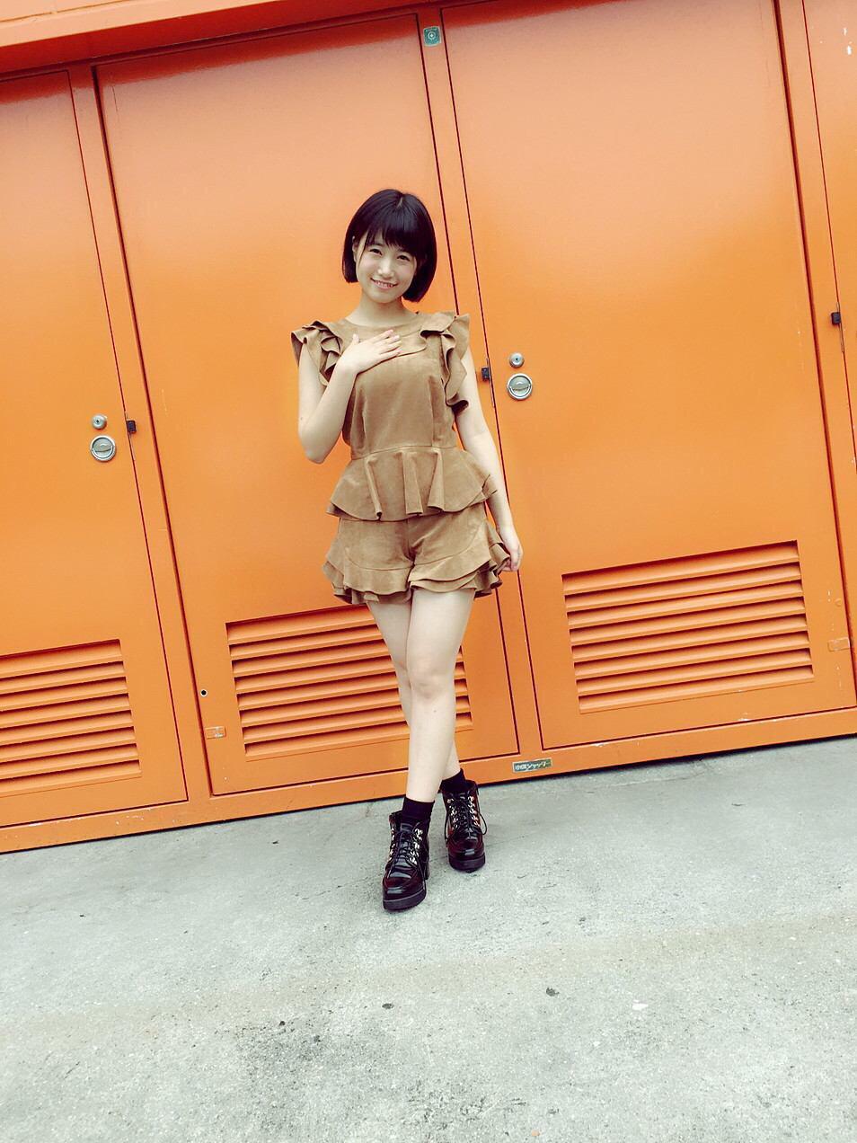 AKB48 全身像 