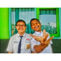 Ade Aira R