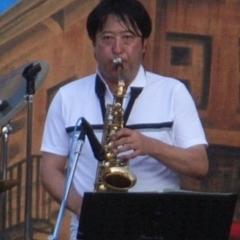 うつ向き加減…。