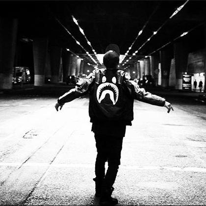 西と東の大学生