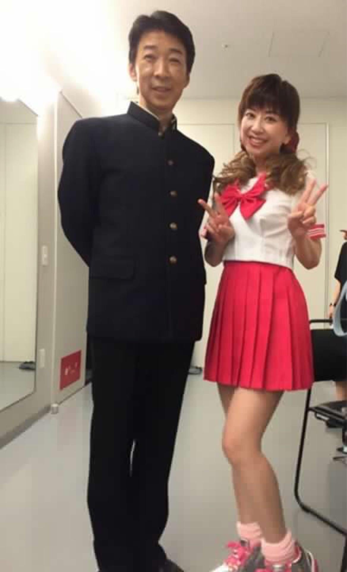 あべ静江ミニスカート 