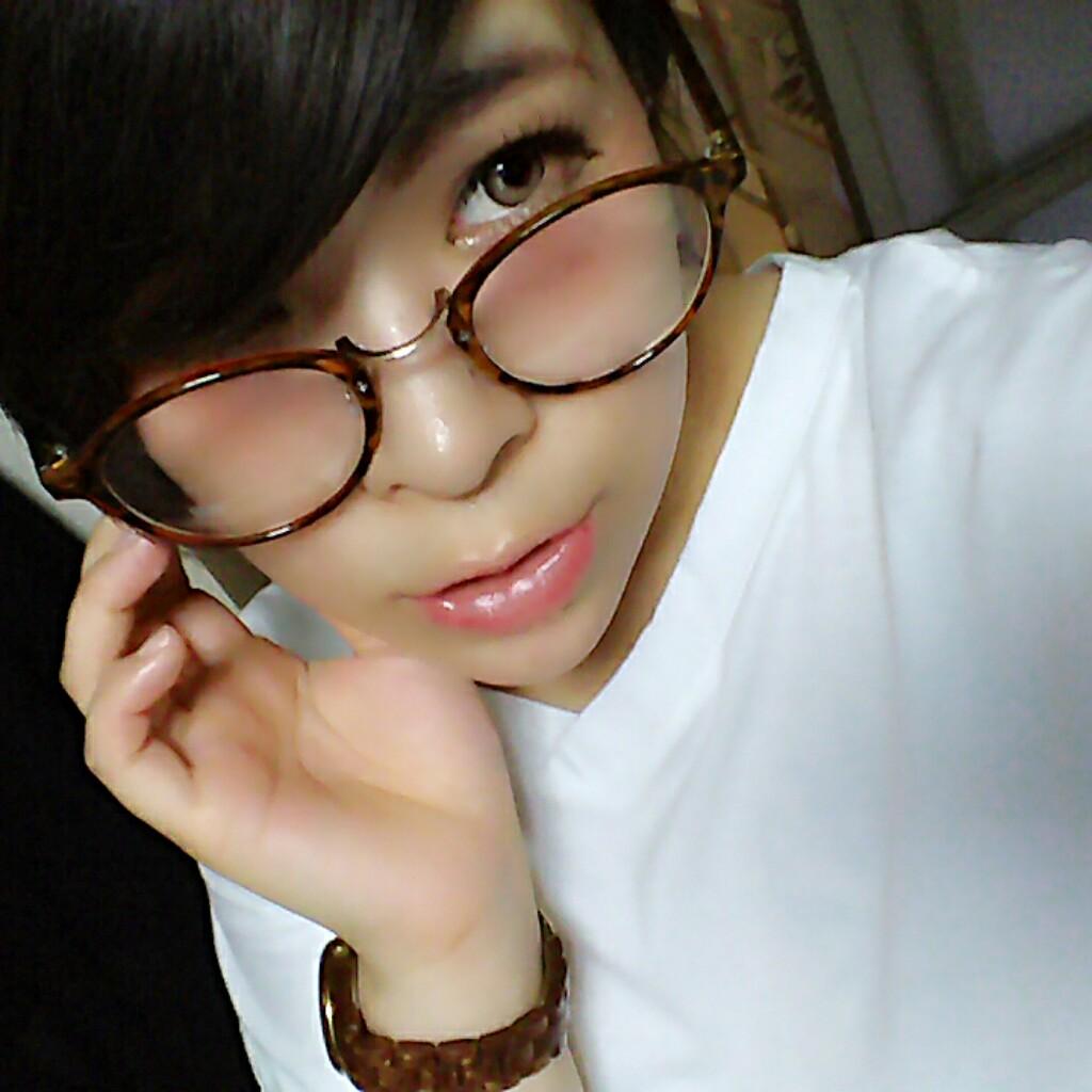 じーー|ω･)ㄘﾗｯ