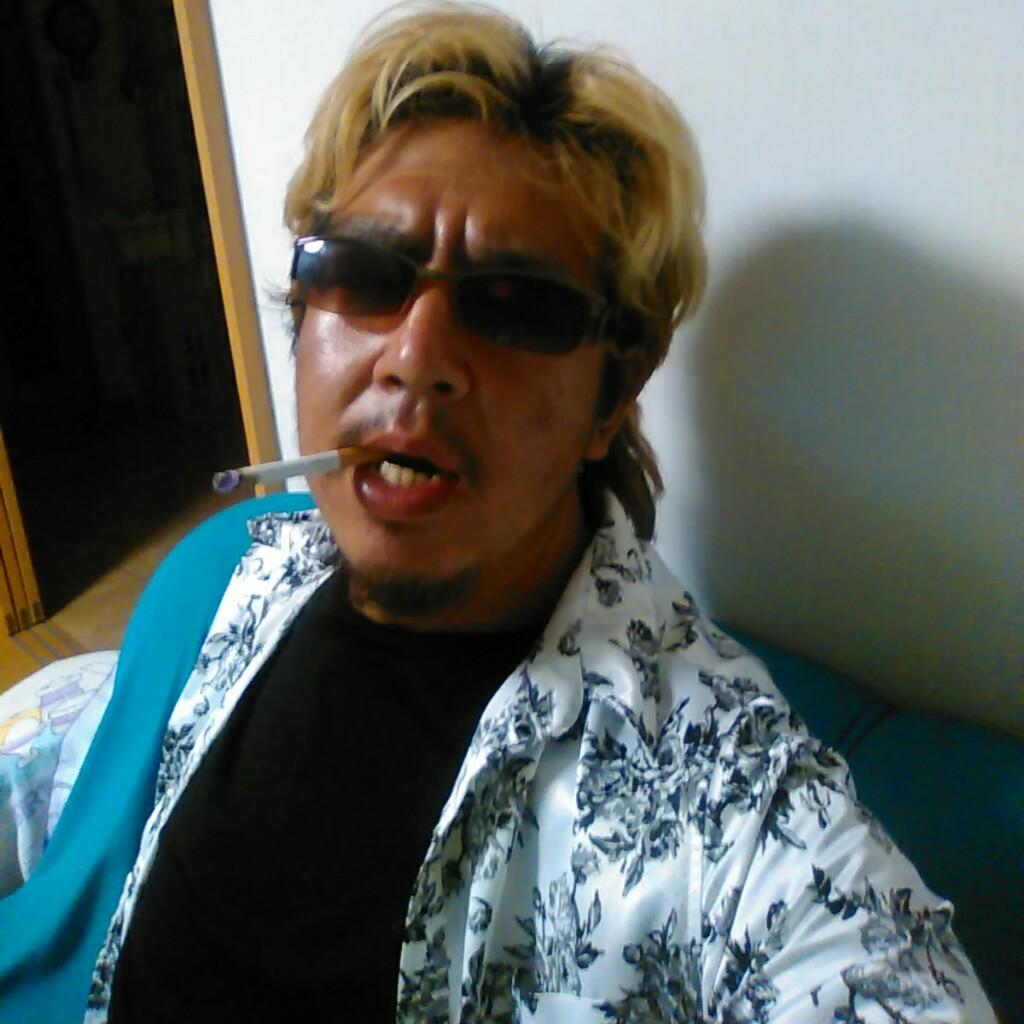 コワモテ金髪兄さん