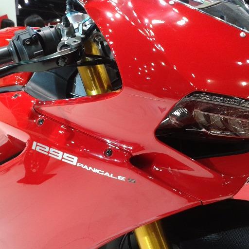 Max Kmutnbのトーク