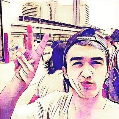 イルホム アスロノフ