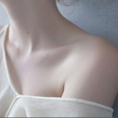 鎖骨見せてください(中身さん)