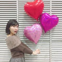 バルーンを持っているメンバーの画像