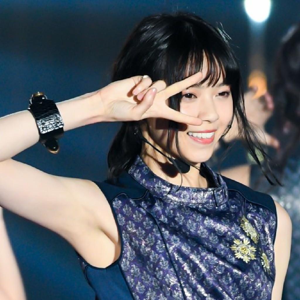 J。