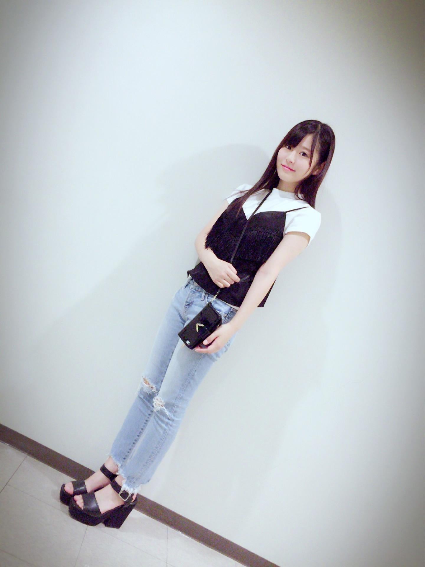 月 足 天 音 showroom