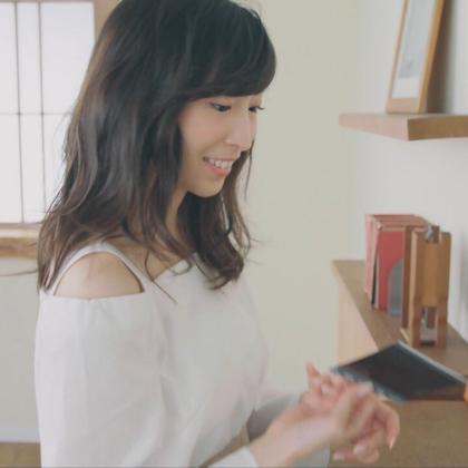 うつ向き加減のトーク