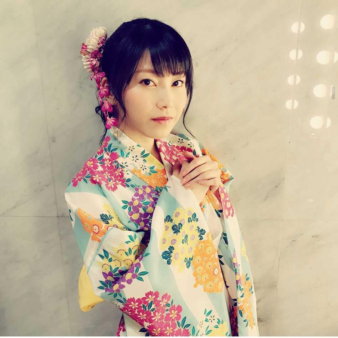 横山由依