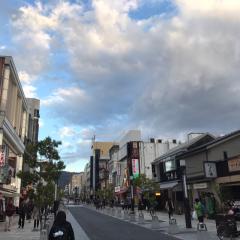 こう