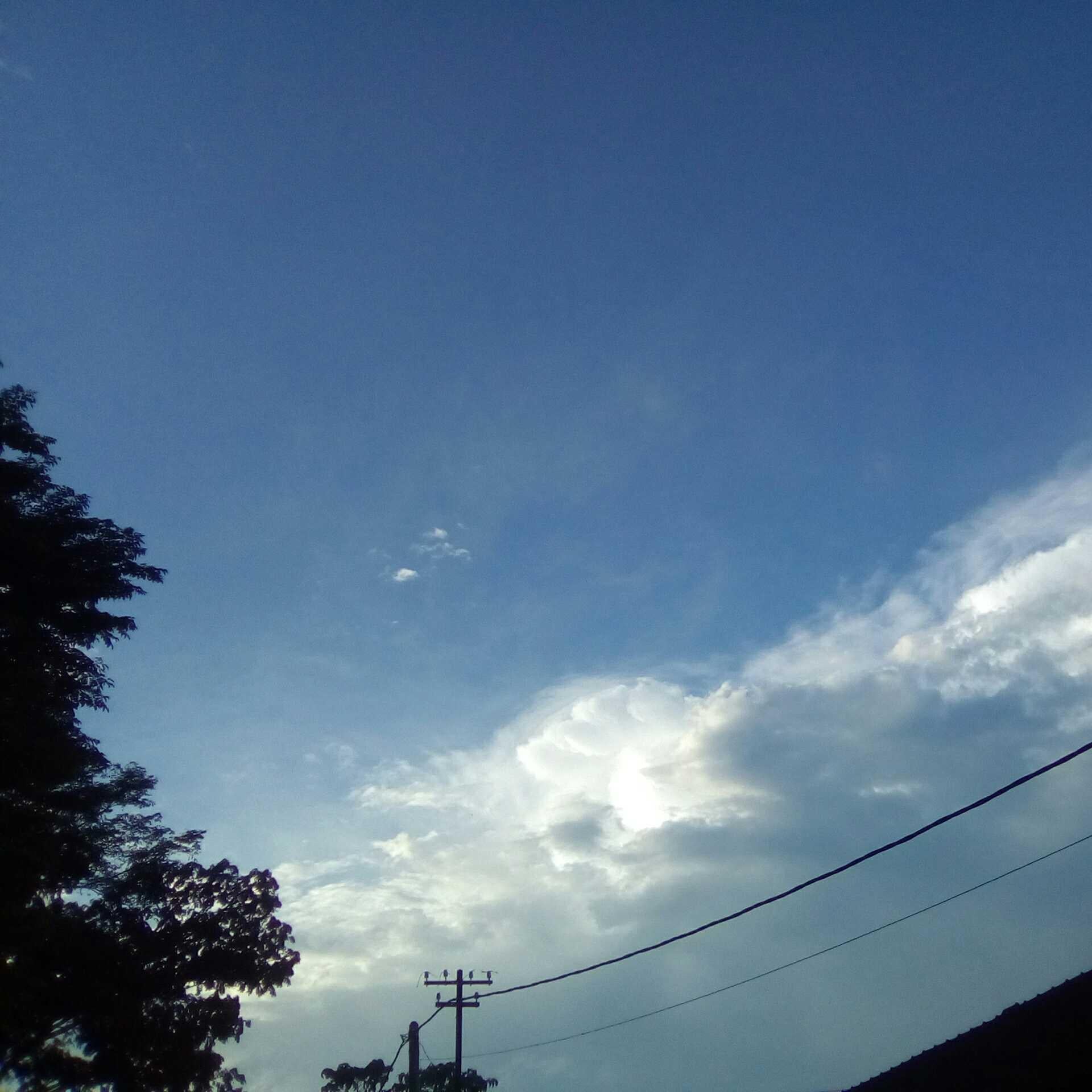 青空、私の街。
