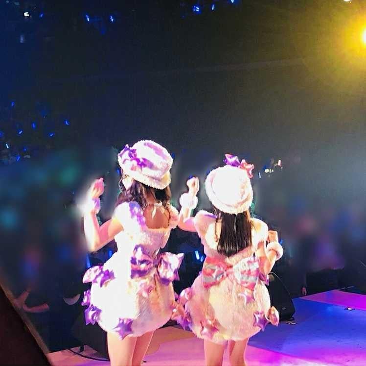 こう