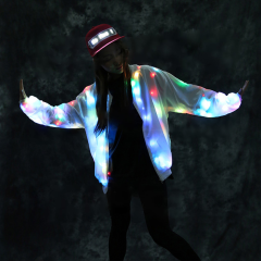 ハロウィンパーティーのためにこのコートを着るのはどうですか？