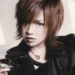 ゴールデンボンバー 鬼龍院 翔［也］