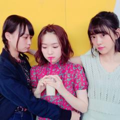 とも