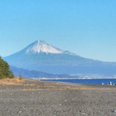 カメラ、旅行、ドライブ、飛行機、 鉄道、お酒、ギター、落語好き