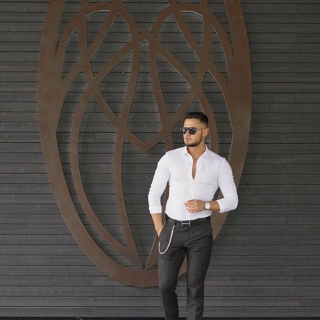 退屈な中、一緒におしゃべりしている人はいますか