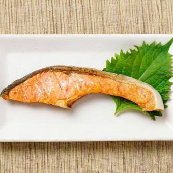 伝統芸能鮭飛ばし