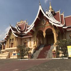 世界のいろいろところへ旅行しに行きました。