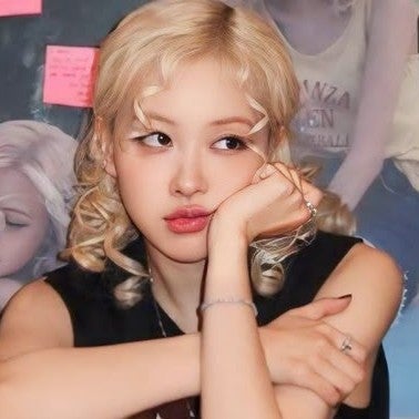 🥟🐬🐇ROSÉ🐥🐬🐇