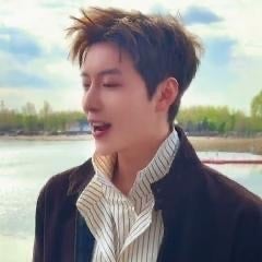 俳優  高銘